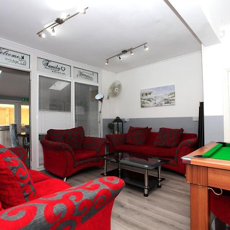 Luxury Hot Tub Entertainment Room Central Park Peterborough Buitenkant foto