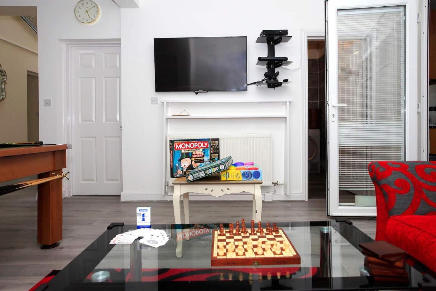Luxury Hot Tub Entertainment Room Central Park Peterborough Buitenkant foto