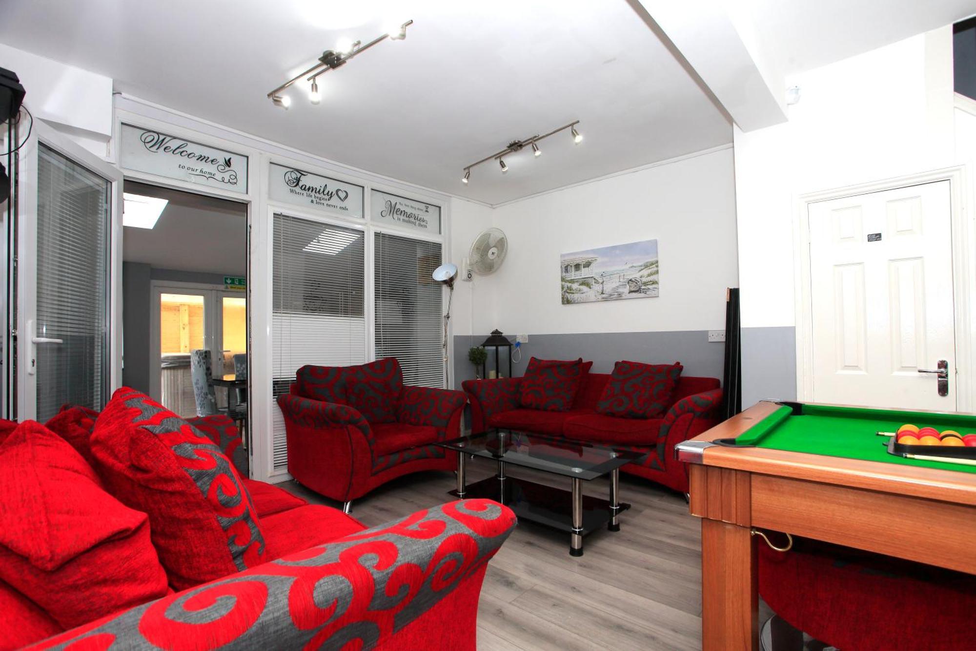 Luxury Hot Tub Entertainment Room Central Park Peterborough Buitenkant foto
