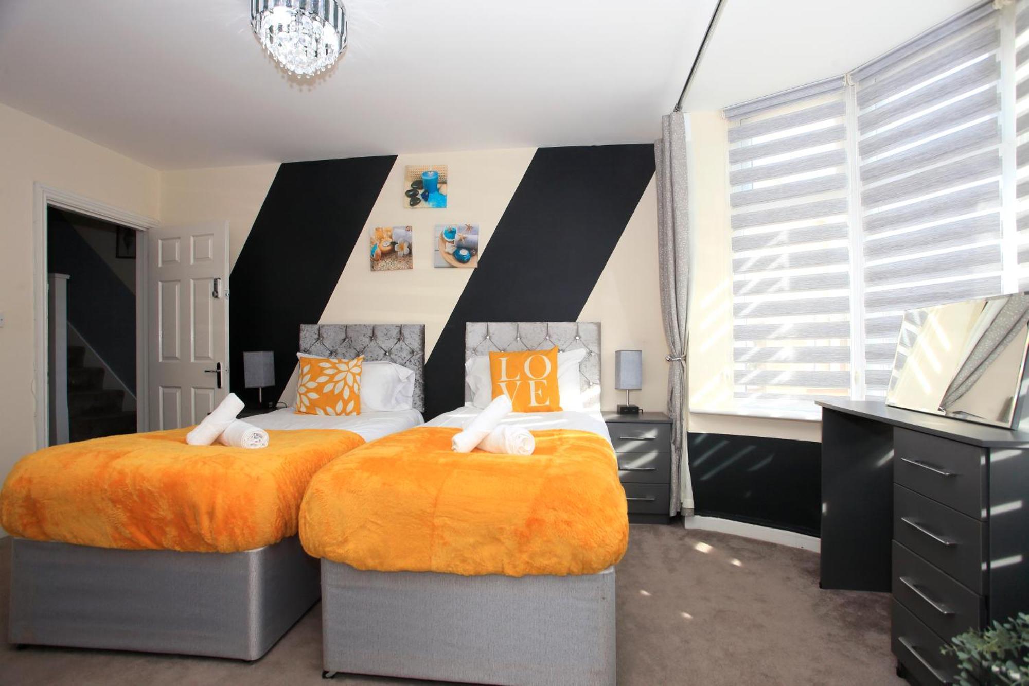 Luxury Hot Tub Entertainment Room Central Park Peterborough Buitenkant foto